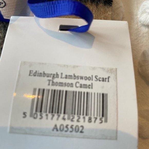 NWT100% Pure Cashmere/ Lambs Wool Scarf - Picture 6 of 6